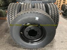 11.75x22.5 8L ET110 BMZ schwarz mit 385/65R22.5 LKW Komplettrad 385/65R22.5 a. 11.75x22.5 8L ET110 385 65 225 1175